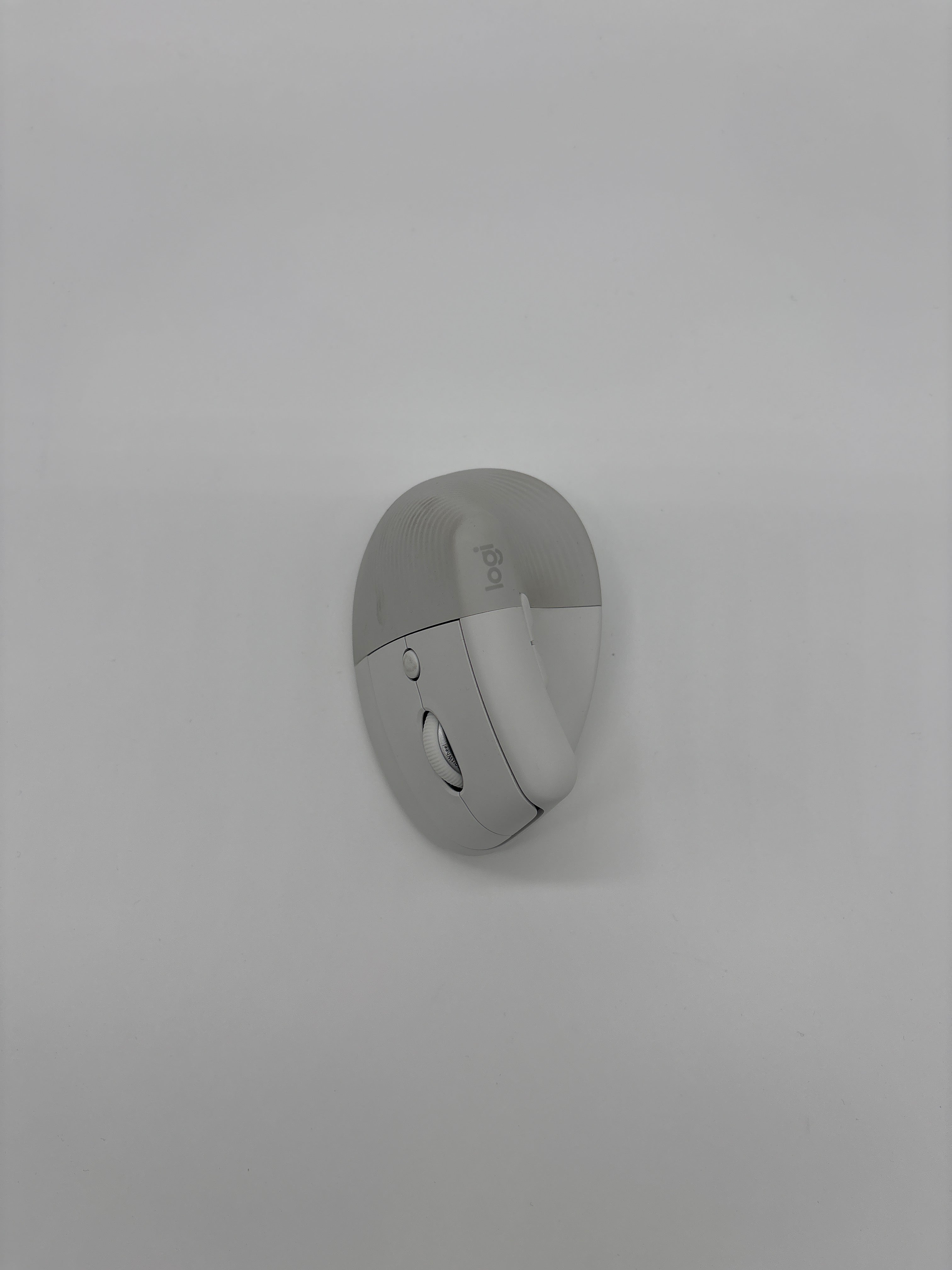 Logitech Lift für Mac Weiß – Kabellose Vertikale Ergonomische Maus