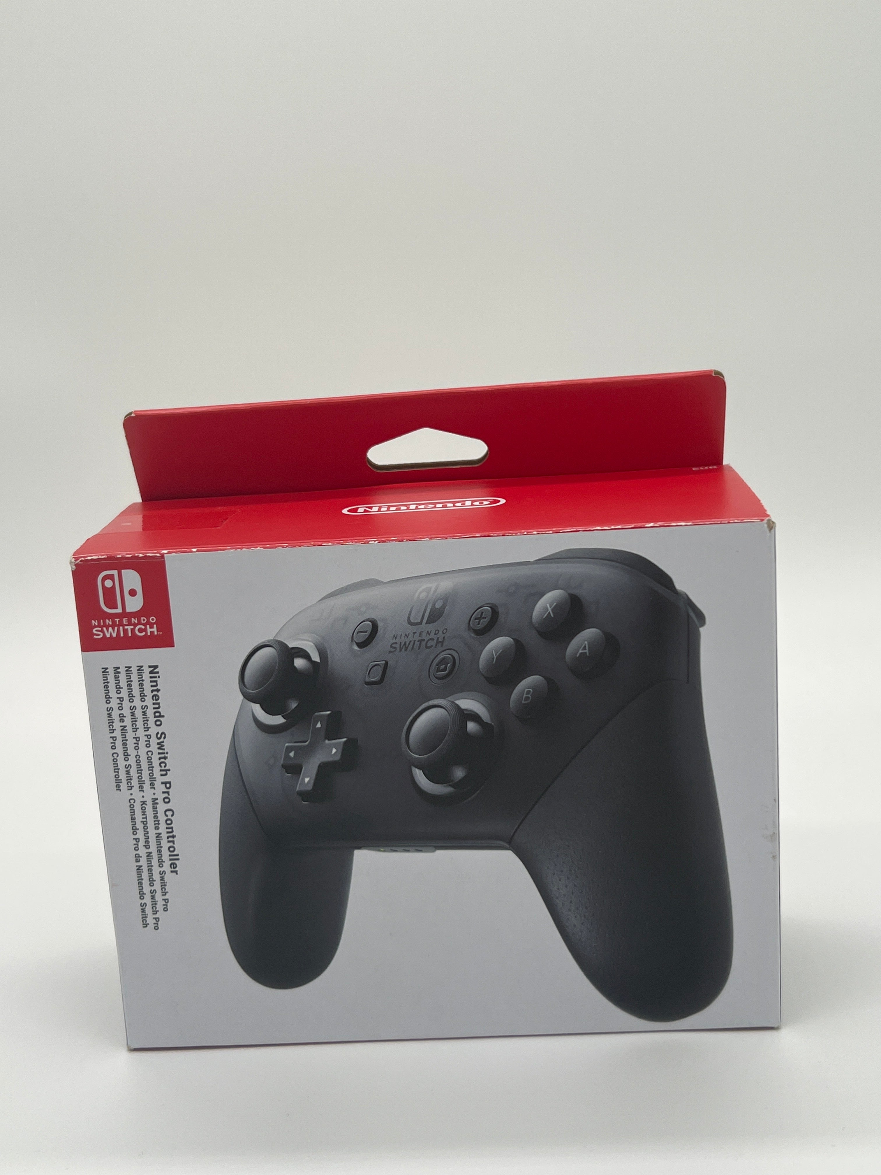 Nintendo Switch Pro-Controller mit USB-Kabel
