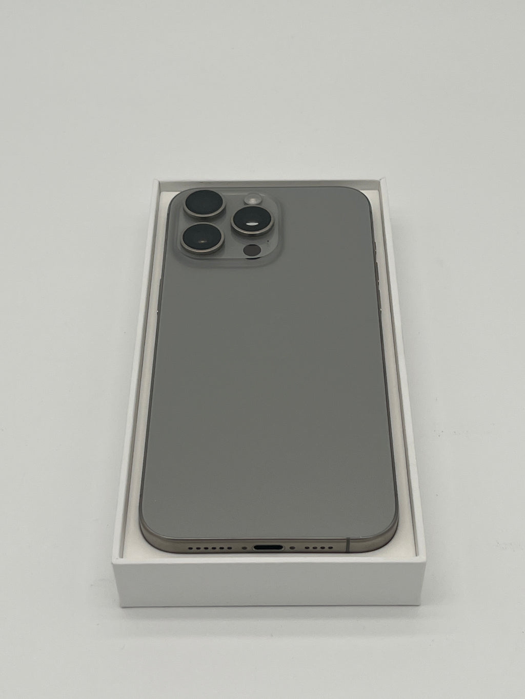 Apple iPhone 15 Pro Max, Natural Titanium, 512GB (ohne ladekabel)