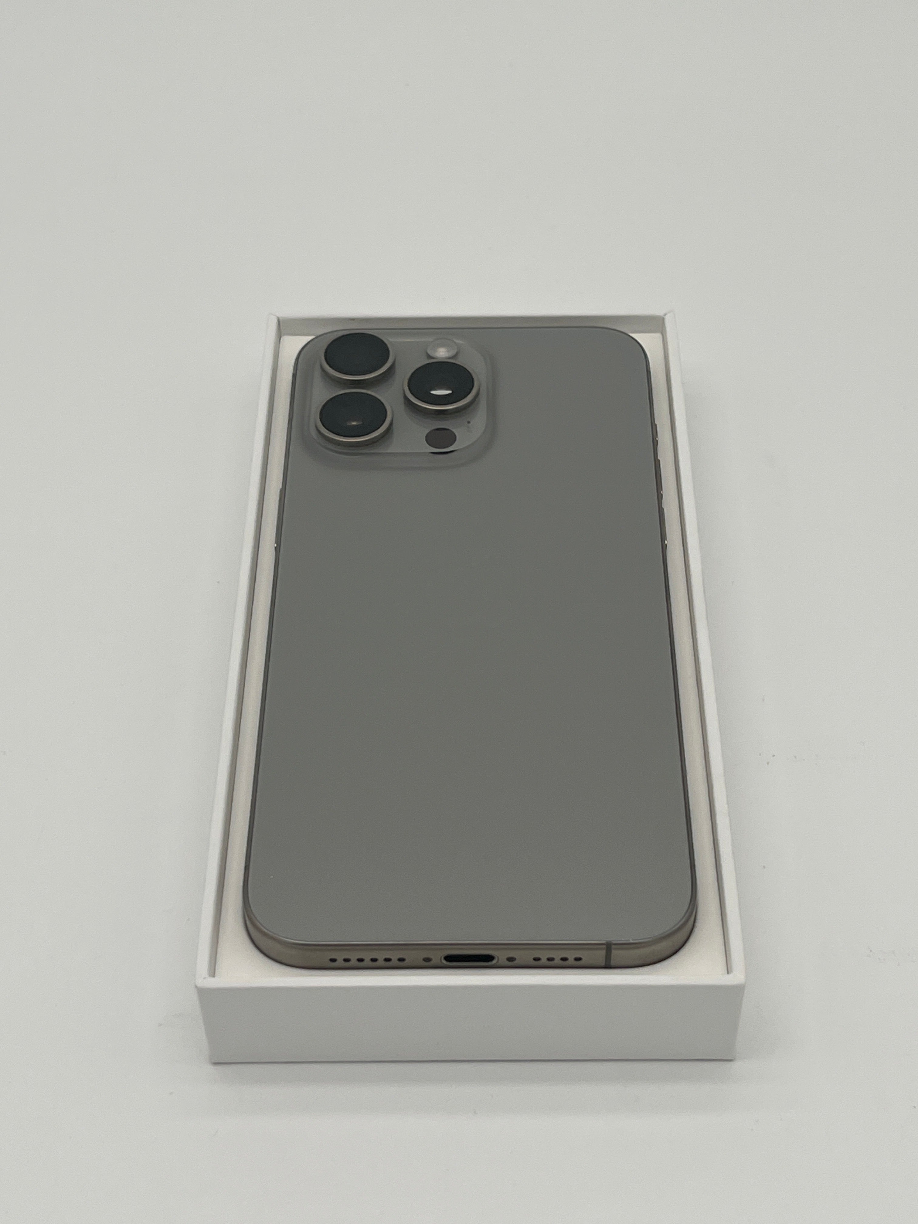 Apple iPhone 15 Pro Max, Natural Titanium, 512GB (ohne ladekabel)