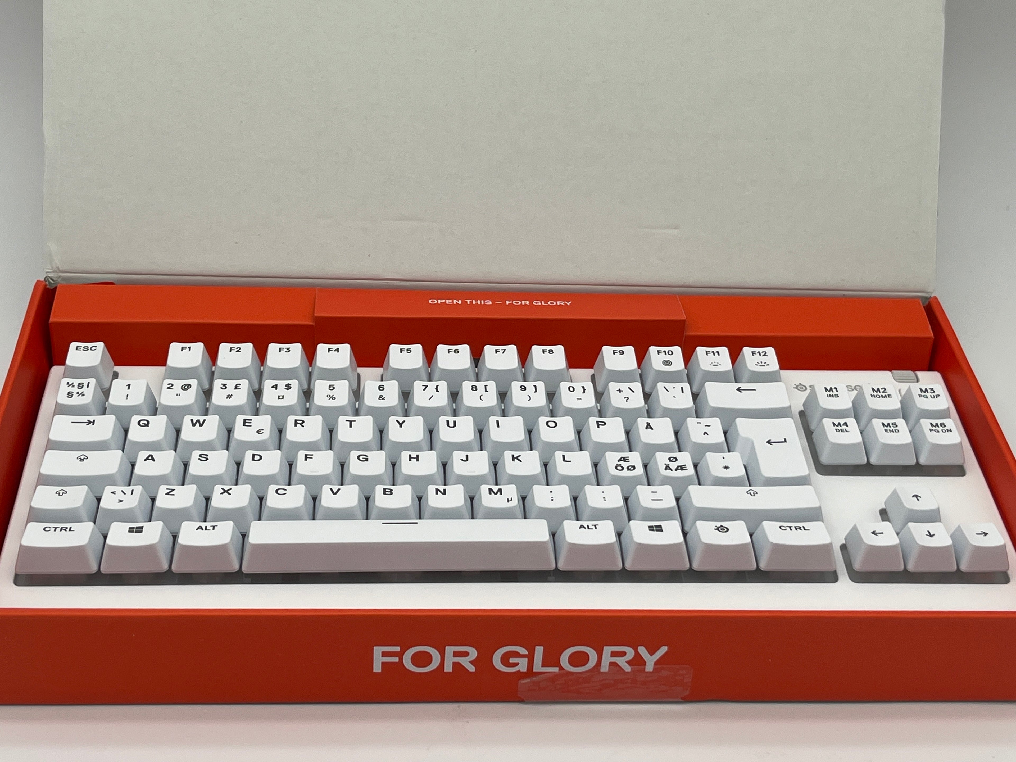 SteelSeries Apex 3 TKL – RGB Gaming-Tastatur, Tenkeyless, Weiß
