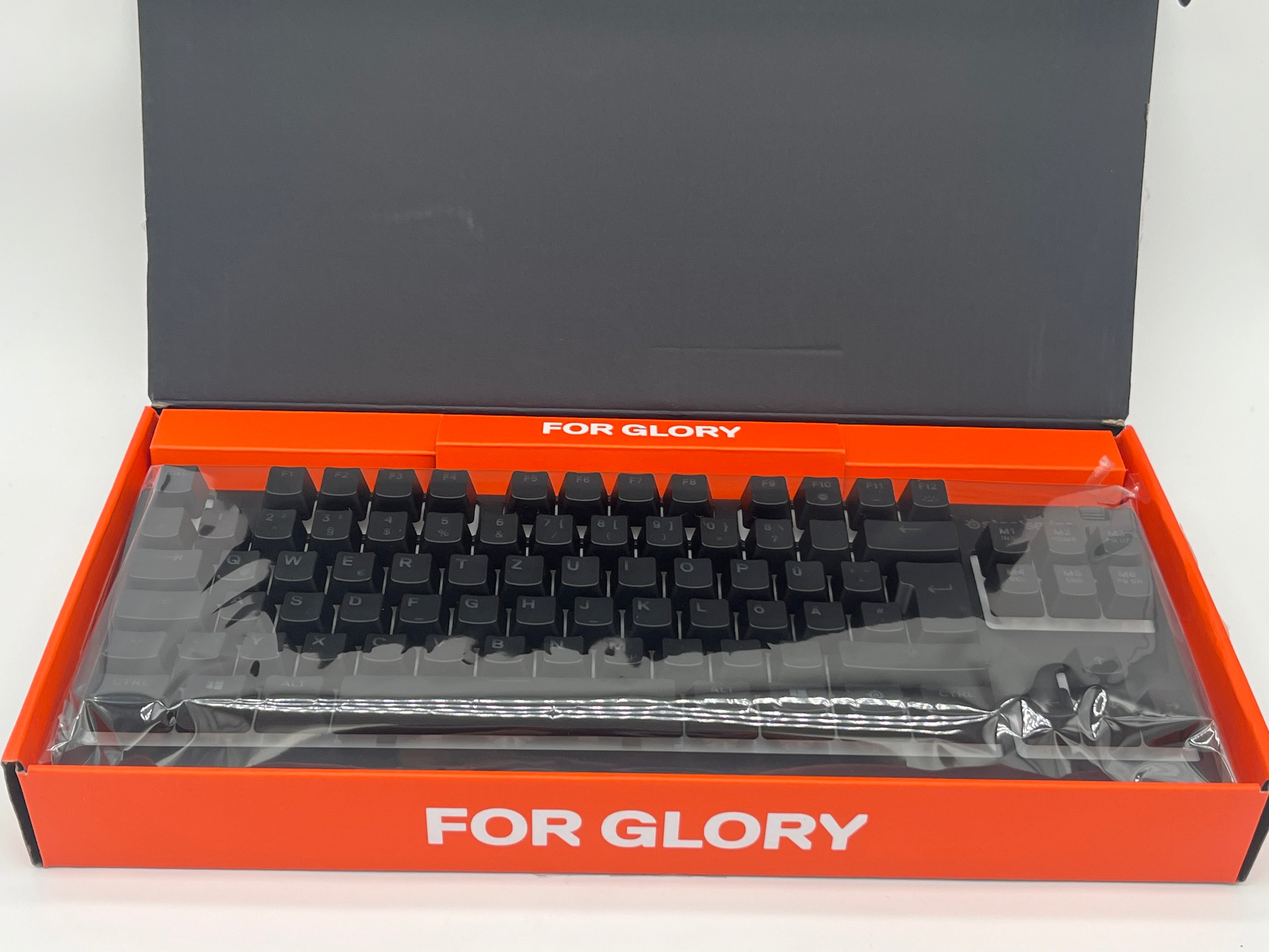 SteelSeries Apex 3 TKL Gaming Tastatur – RGB, QWERTZ, Schwarz